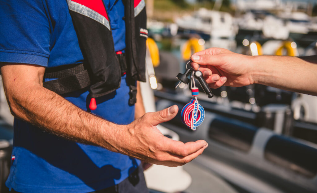 Bareboat-Handing-over-keys